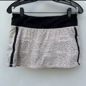 🎾 LULULEMON Pace Rival 12" Skirt Size 6 Leopard Black Spots On Cream Excellent